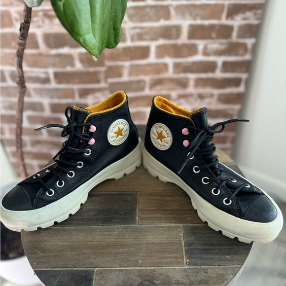 Converse All Star Chuck Taylor Winter Sneakers - Picture 1 of 6